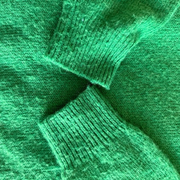 Revolve Sundry Oversized Sweater in Emerald & Eggshell - Picture 11 of 14